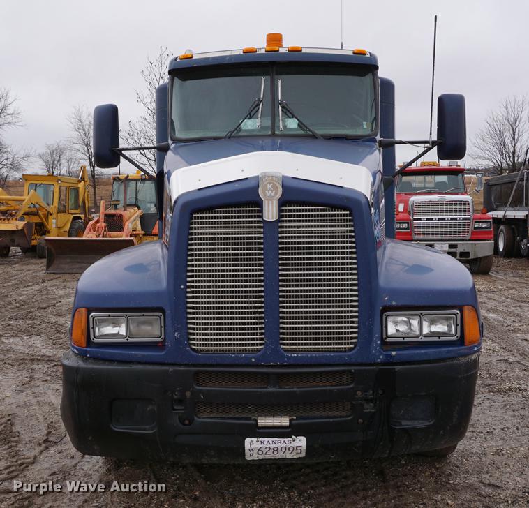 image for item DB0460 1998 Kenworth T600 semi truck