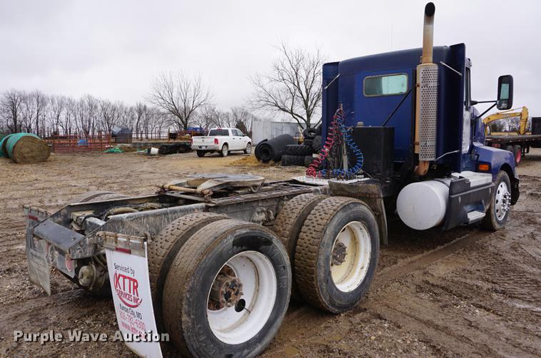 image for item DB0460 1998 Kenworth T600 semi truck