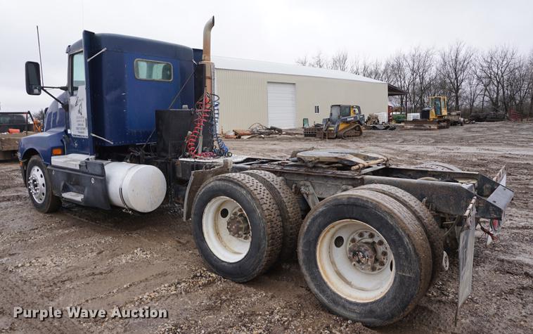image for item DB0460 1998 Kenworth T600 semi truck