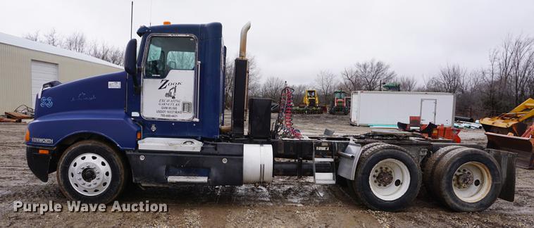 image for item DB0460 1998 Kenworth T600 semi truck