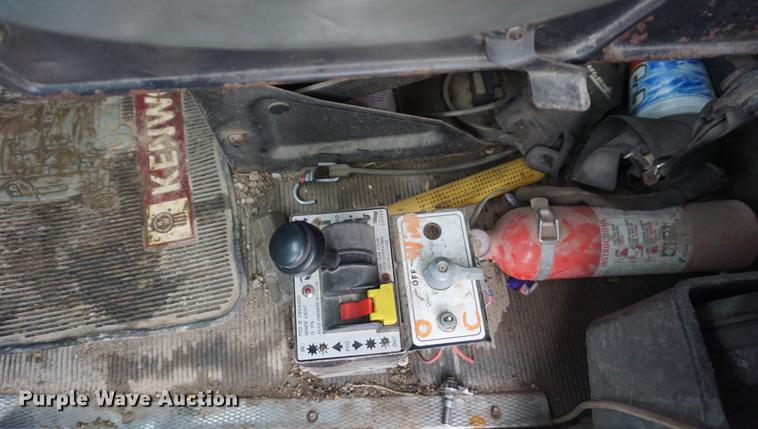 image for item DB0460 1998 Kenworth T600 semi truck