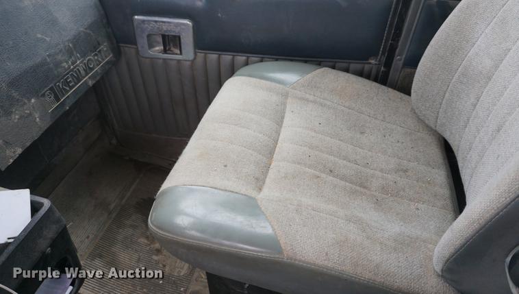 image for item DB0460 1998 Kenworth T600 semi truck