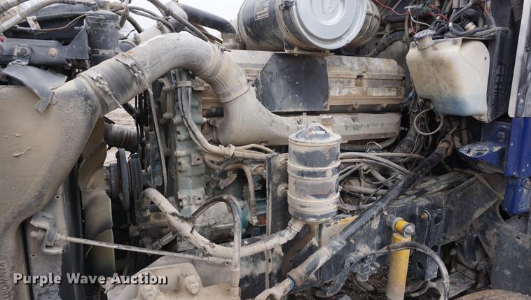 image for item DB0460 1998 Kenworth T600 semi truck