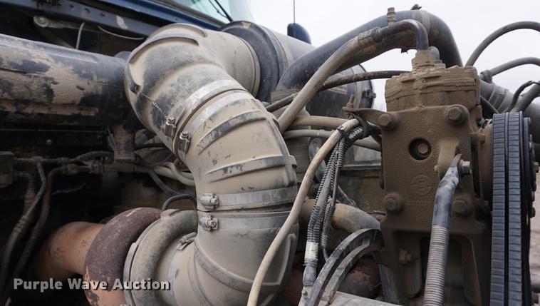 image for item DB0460 1998 Kenworth T600 semi truck