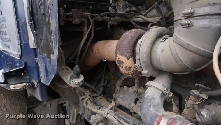 image for item DB0460 1998 Kenworth T600 semi truck