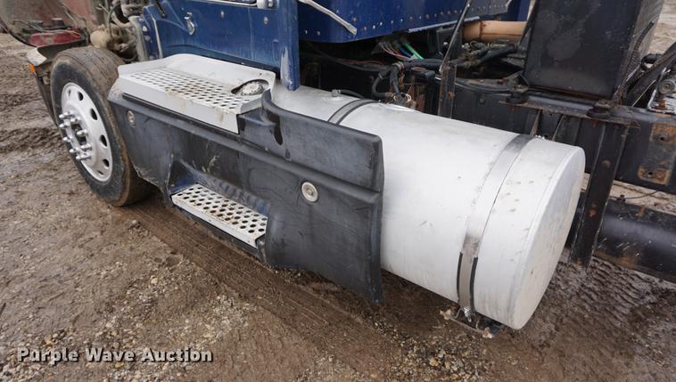 image for item DB0460 1998 Kenworth T600 semi truck