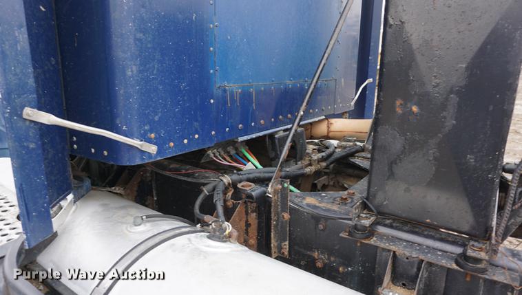 image for item DB0460 1998 Kenworth T600 semi truck