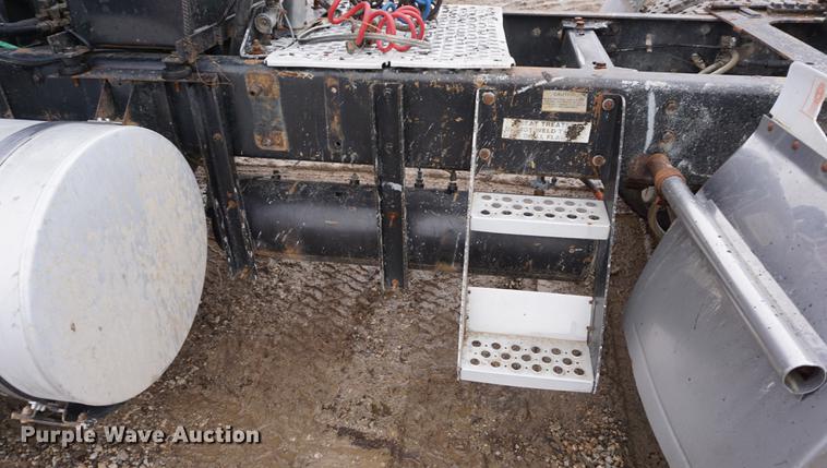 image for item DB0460 1998 Kenworth T600 semi truck