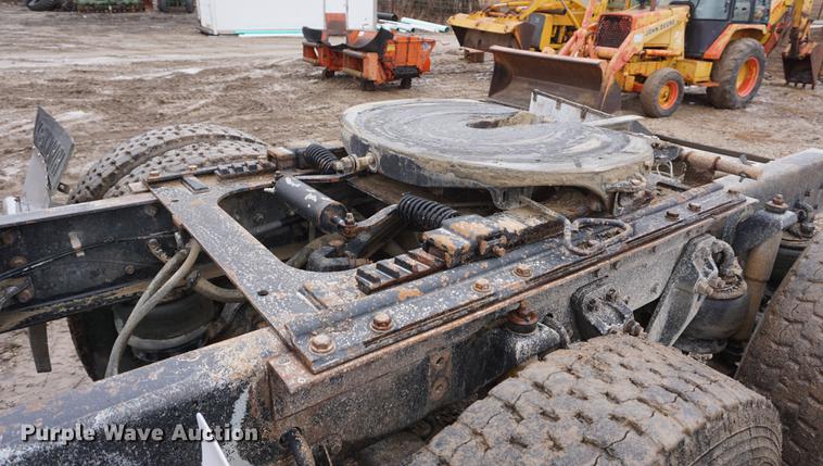 image for item DB0460 1998 Kenworth T600 semi truck