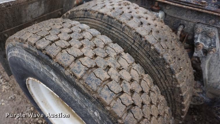 image for item DB0460 1998 Kenworth T600 semi truck