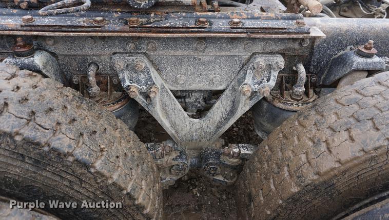 image for item DB0460 1998 Kenworth T600 semi truck