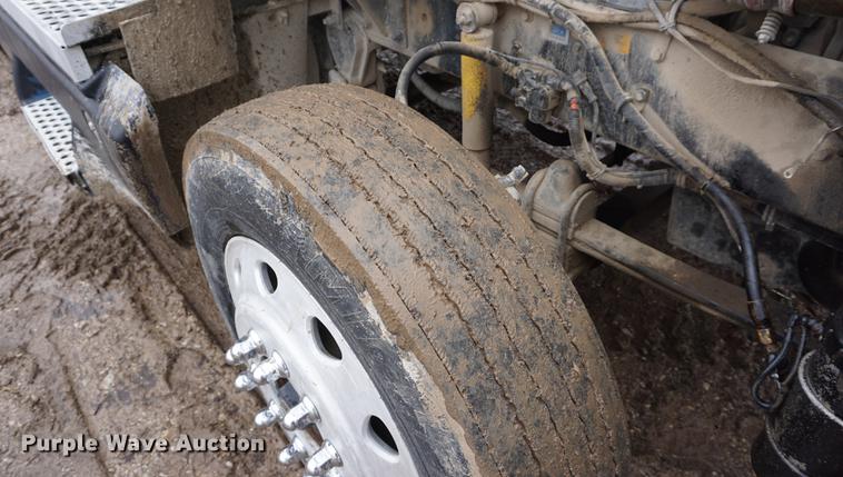 image for item DB0460 1998 Kenworth T600 semi truck