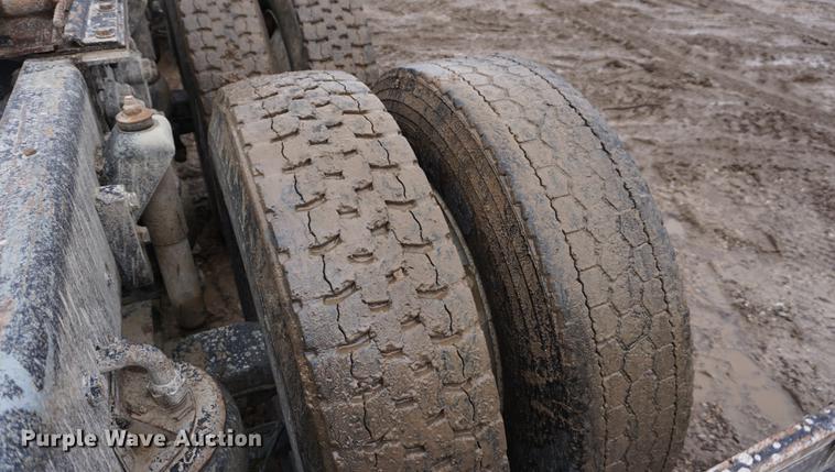 image for item DB0460 1998 Kenworth T600 semi truck