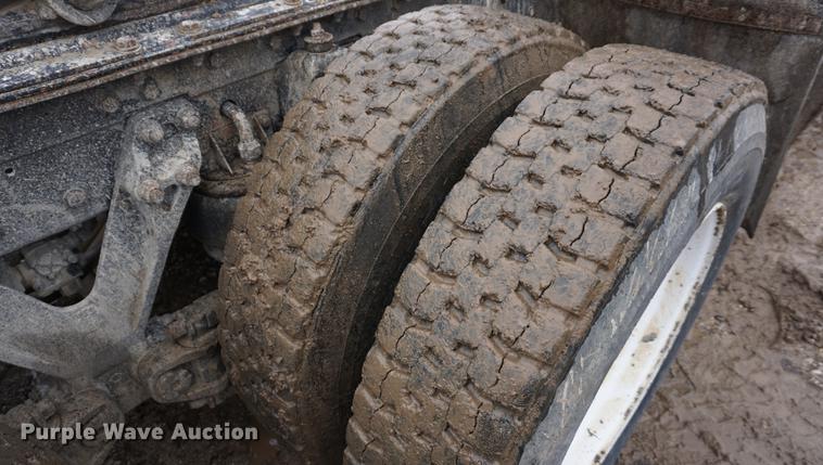 image for item DB0460 1998 Kenworth T600 semi truck