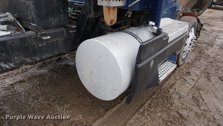 image for item DB0460 1998 Kenworth T600 semi truck