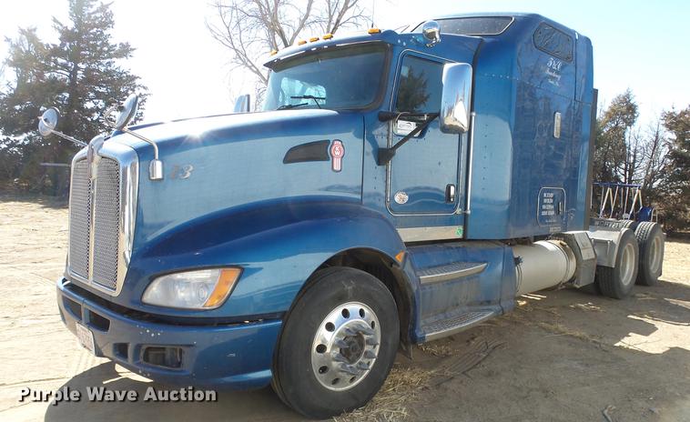 image for item DC0658 2012 Kenworth T660 semi truck