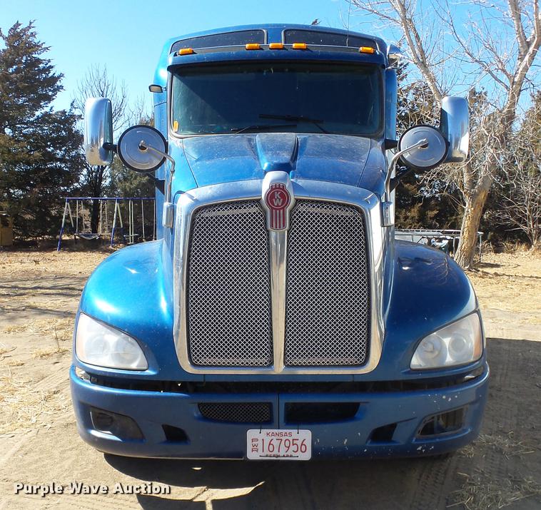 image for item DC0658 2012 Kenworth T660 semi truck