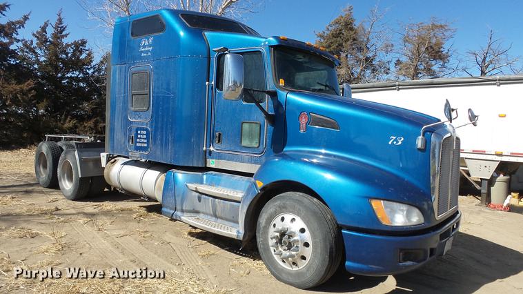 image for item DC0658 2012 Kenworth T660 semi truck