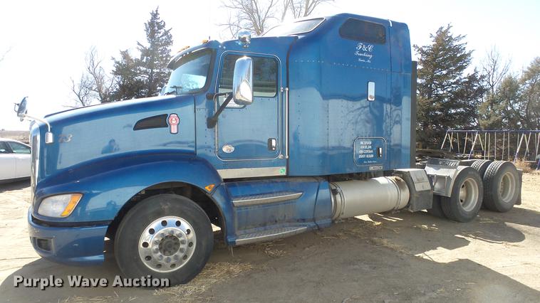 image for item DC0658 2012 Kenworth T660 semi truck