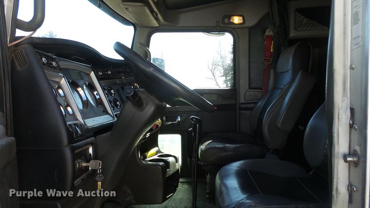 image for item DC0658 2012 Kenworth T660 semi truck