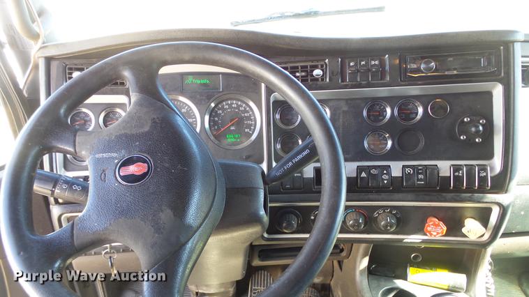 image for item DC0658 2012 Kenworth T660 semi truck