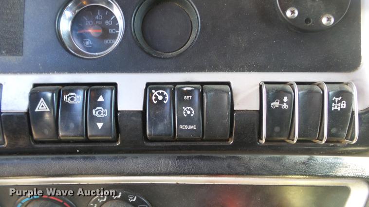 image for item DC0658 2012 Kenworth T660 semi truck