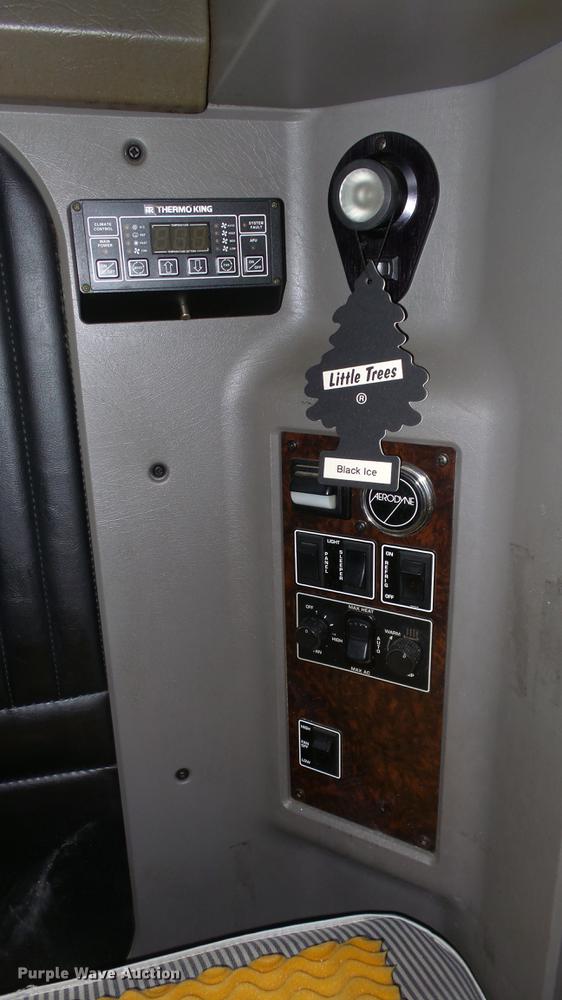 image for item DC0658 2012 Kenworth T660 semi truck