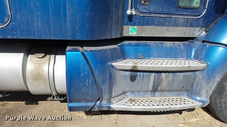 image for item DC0658 2012 Kenworth T660 semi truck