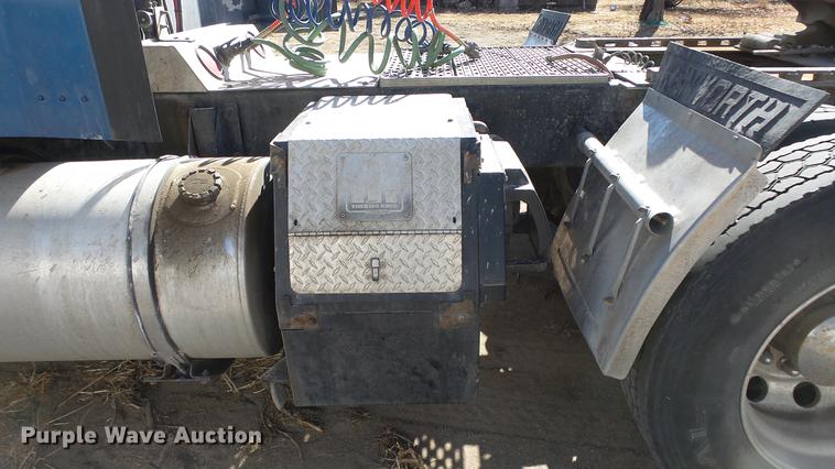 image for item DC0658 2012 Kenworth T660 semi truck