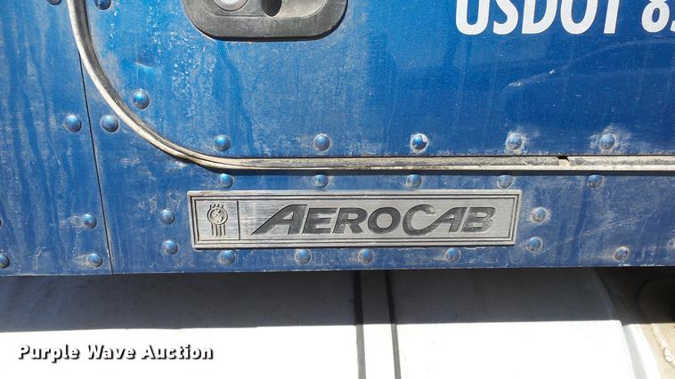 image for item DC0658 2012 Kenworth T660 semi truck