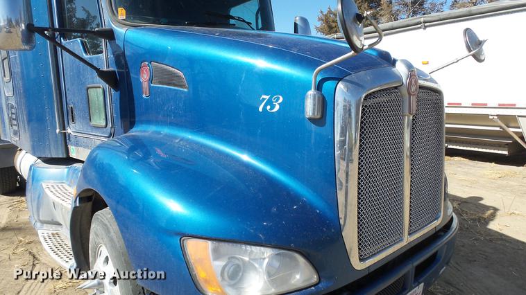image for item DC0658 2012 Kenworth T660 semi truck
