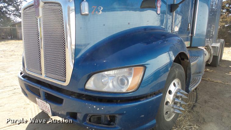 image for item DC0658 2012 Kenworth T660 semi truck