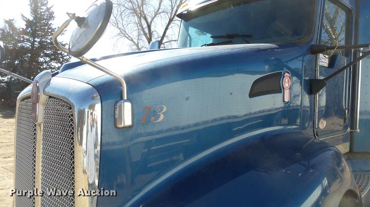 image for item DC0658 2012 Kenworth T660 semi truck