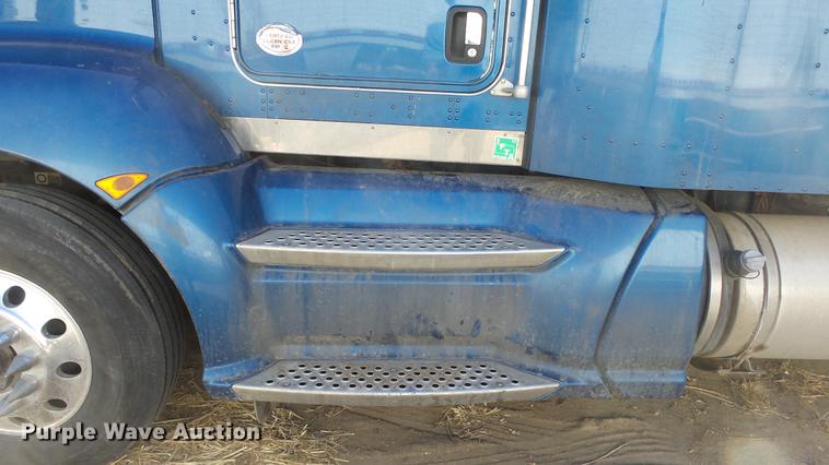image for item DC0658 2012 Kenworth T660 semi truck