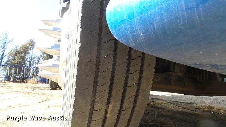 image for item DC0658 2012 Kenworth T660 semi truck