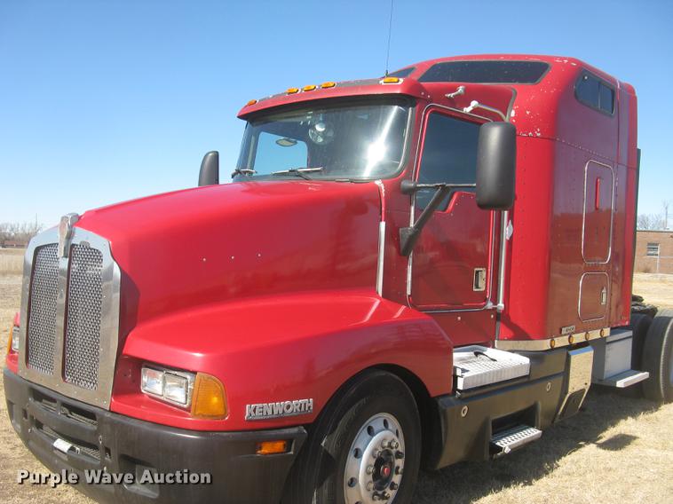 image for item DC2337 1995 Kenworth T600 semi truck
