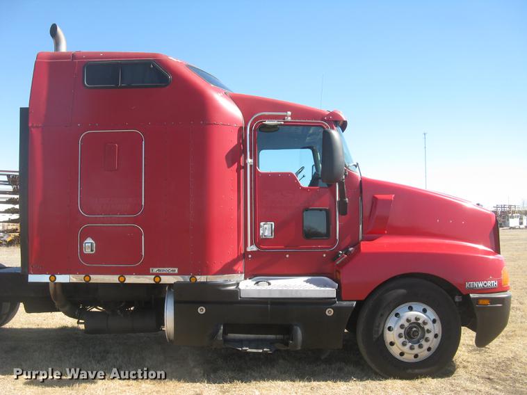 image for item DC2337 1995 Kenworth T600 semi truck