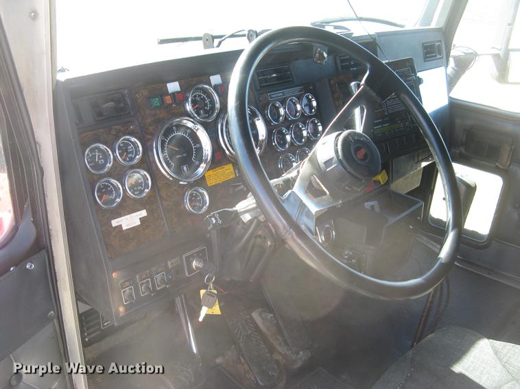 image for item DC2337 1995 Kenworth T600 semi truck