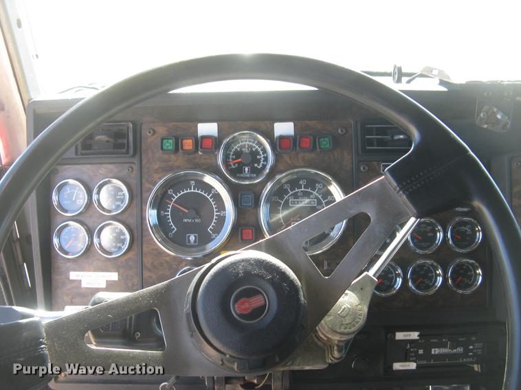 image for item DC2337 1995 Kenworth T600 semi truck