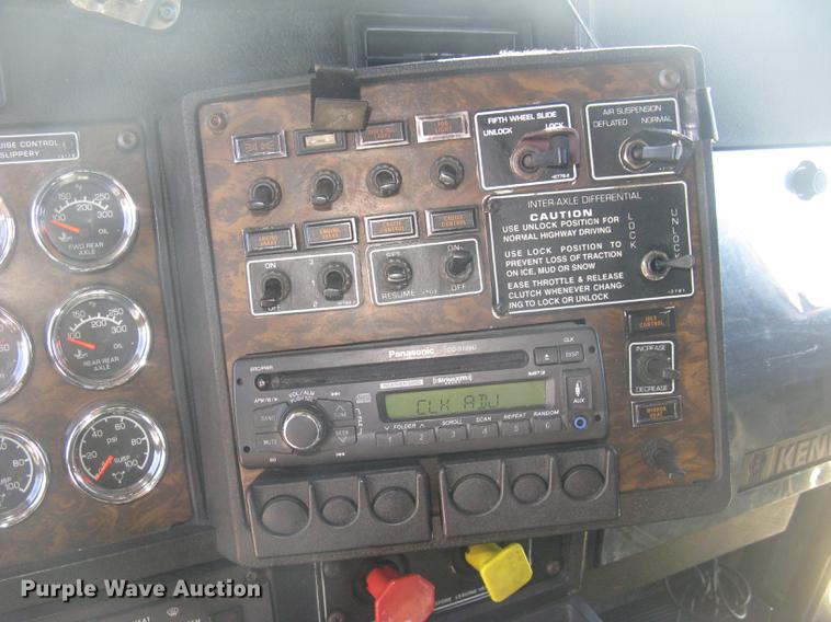 image for item DC2337 1995 Kenworth T600 semi truck