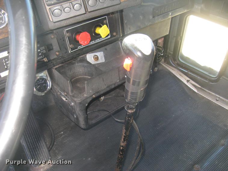 image for item DC2337 1995 Kenworth T600 semi truck