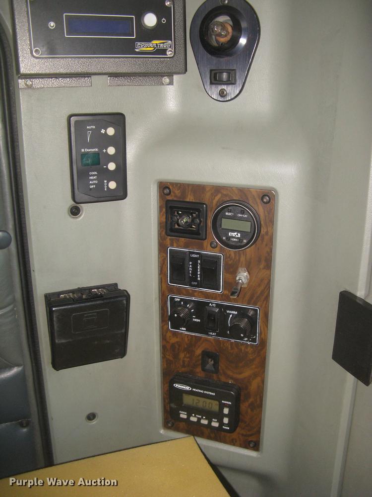 image for item DC2337 1995 Kenworth T600 semi truck