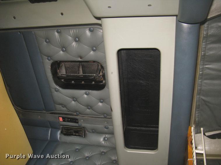 image for item DC2337 1995 Kenworth T600 semi truck