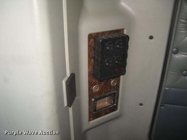 image for item DC2337 1995 Kenworth T600 semi truck