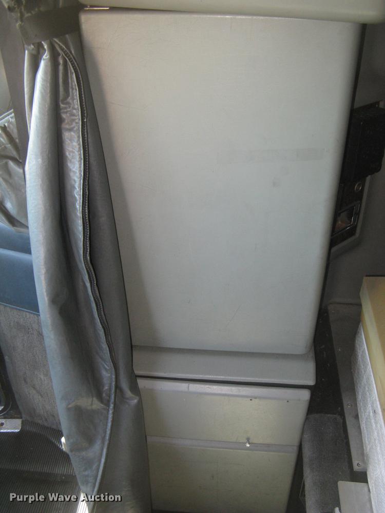 image for item DC2337 1995 Kenworth T600 semi truck