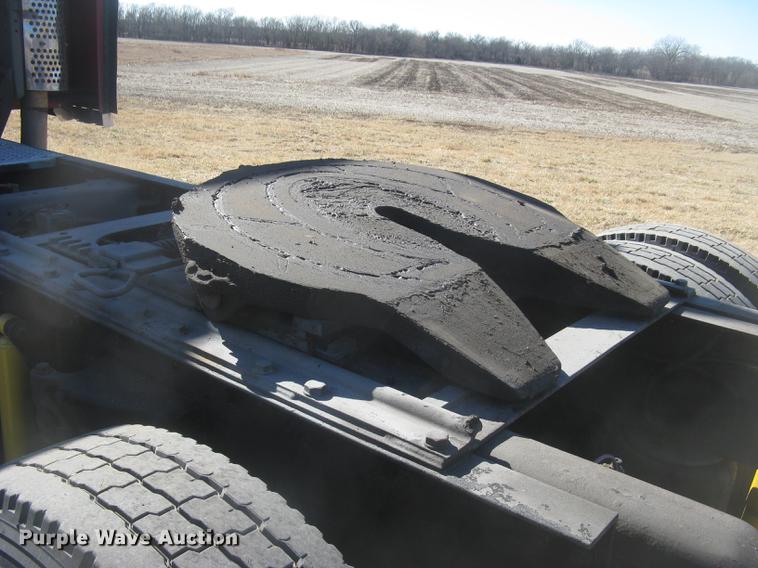 image for item DC2337 1995 Kenworth T600 semi truck