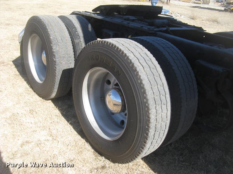 image for item DC2337 1995 Kenworth T600 semi truck