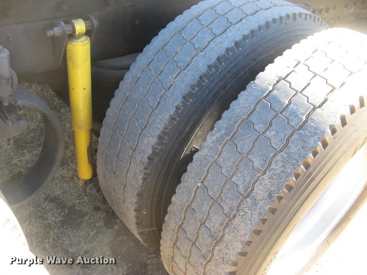 image for item DC2337 1995 Kenworth T600 semi truck