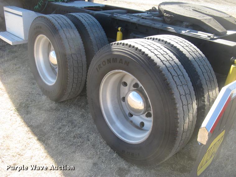 image for item DC2337 1995 Kenworth T600 semi truck