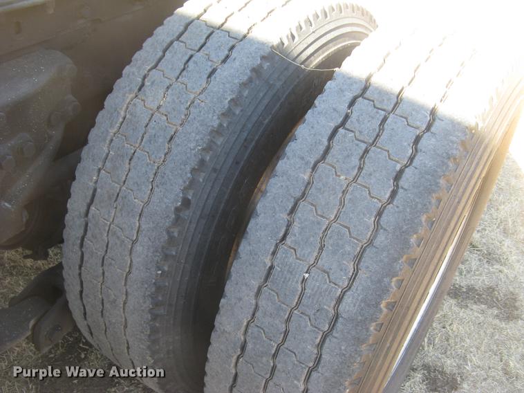 image for item DC2337 1995 Kenworth T600 semi truck